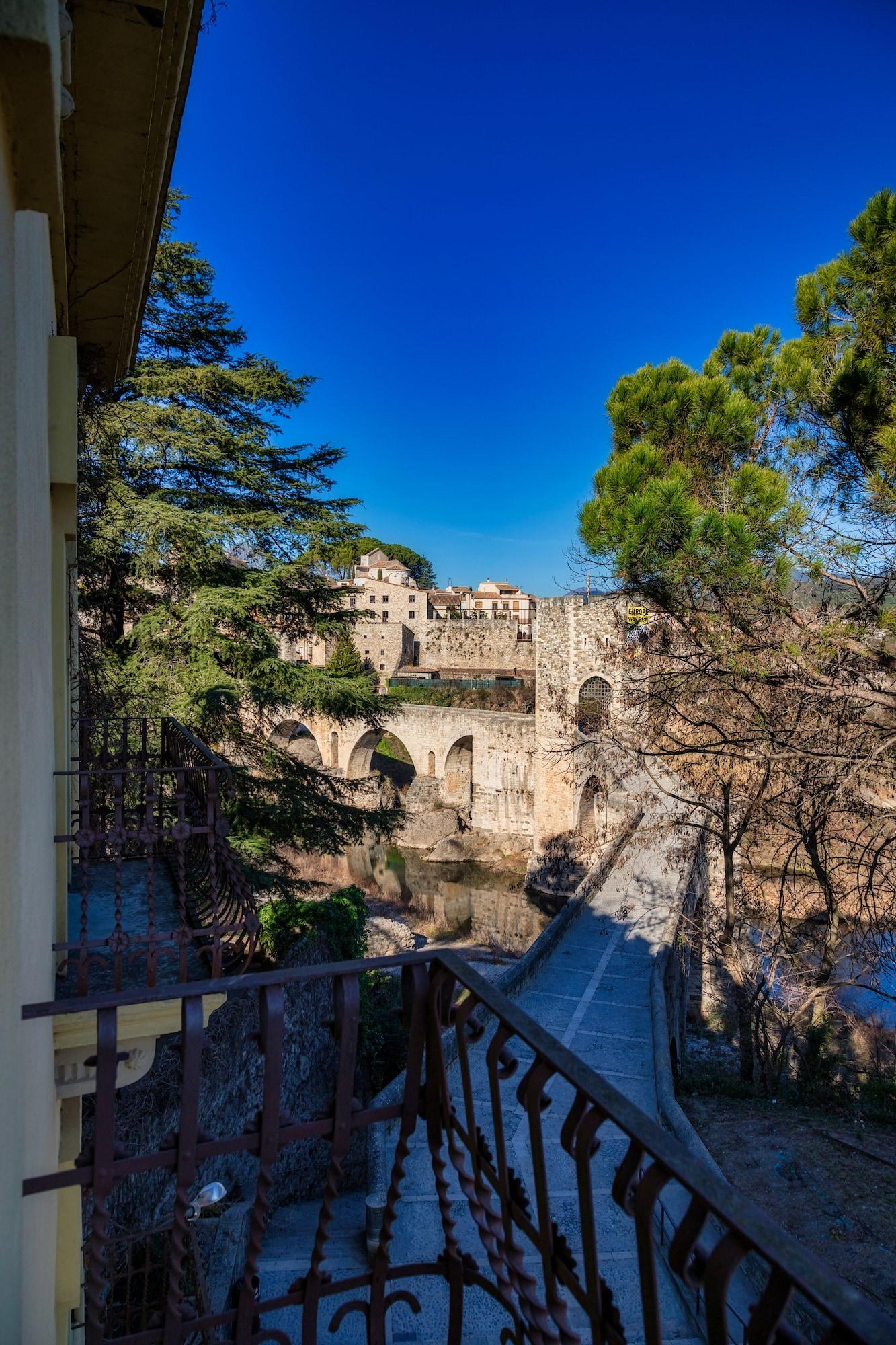 Hotel Els Jardins De La Martana à Besalú Extérieur photo