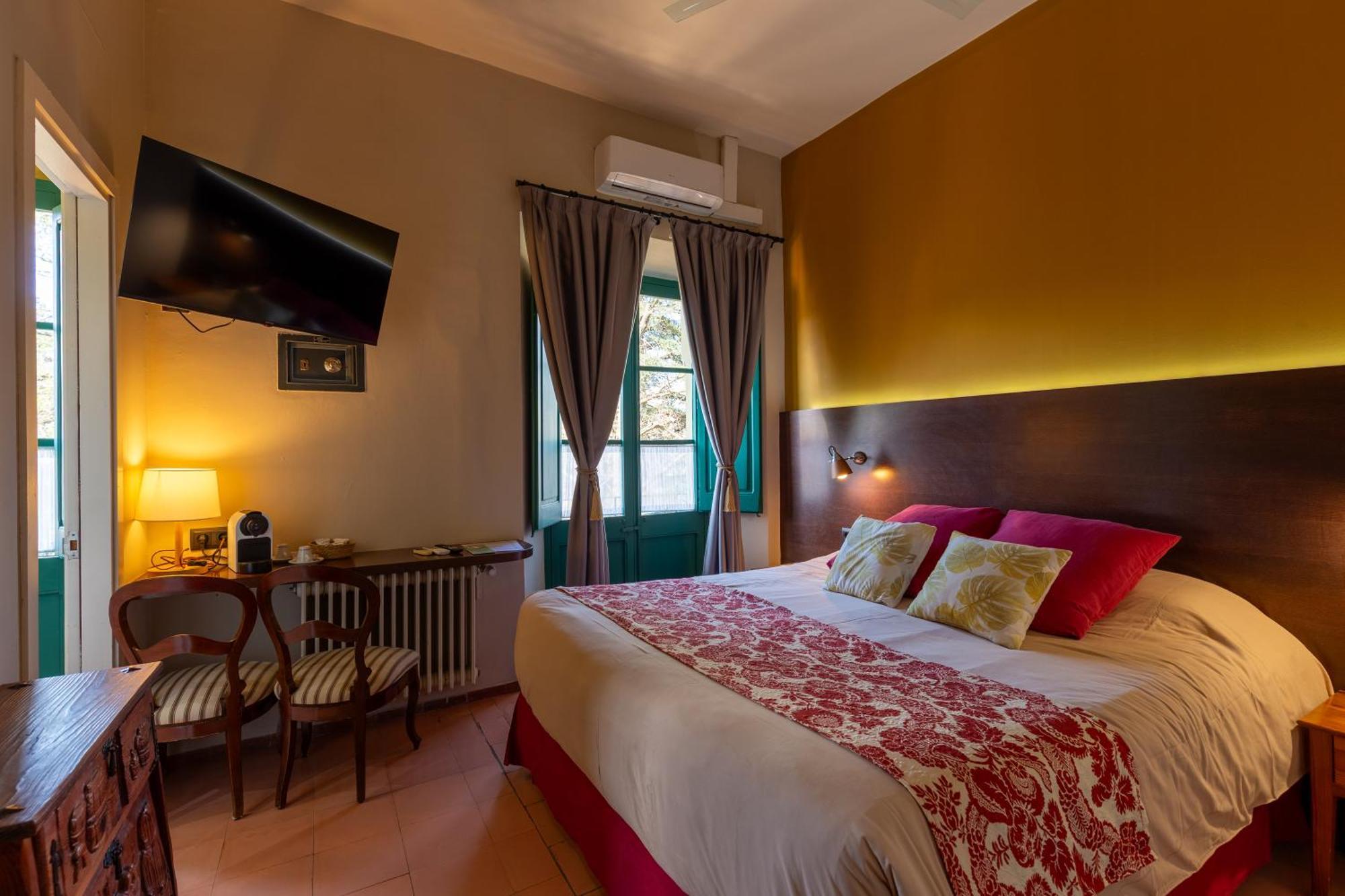 Hotel Els Jardins De La Martana à Besalú Extérieur photo