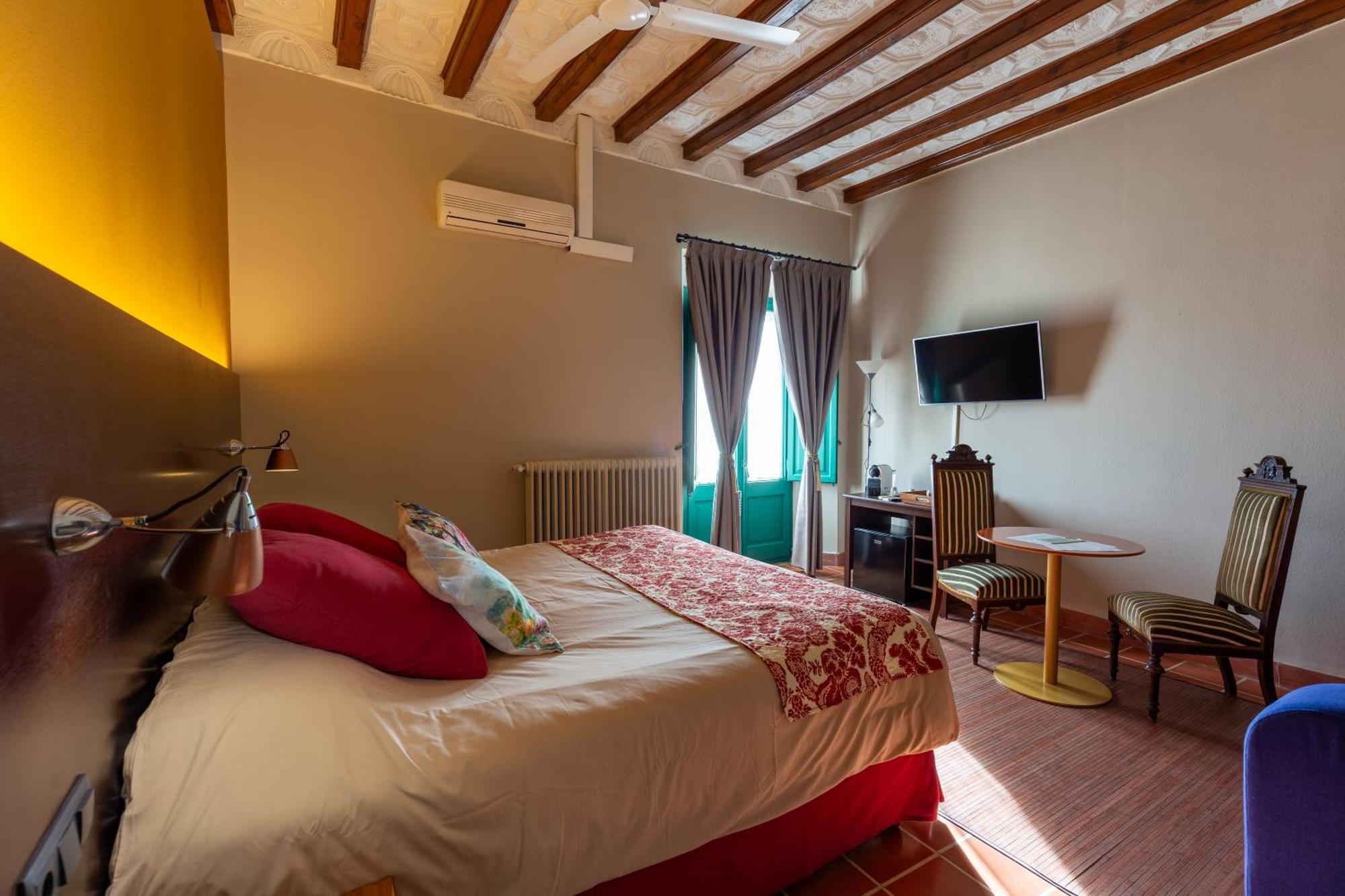 Hotel Els Jardins De La Martana à Besalú Extérieur photo
